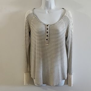 Chloe K size Medium lace shoulder shirt